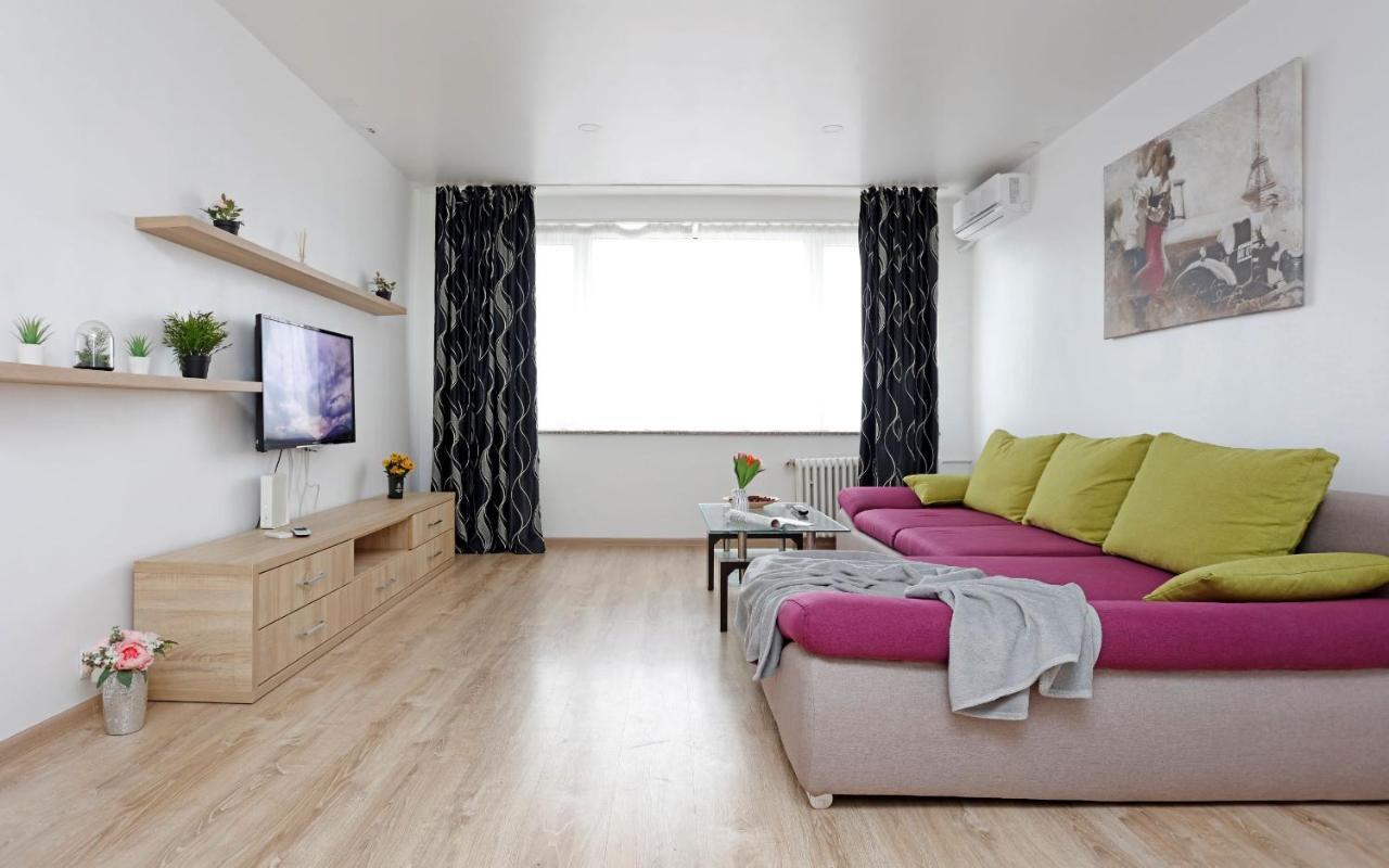 Cozy Apartment With A View Bucharest Exterior photo